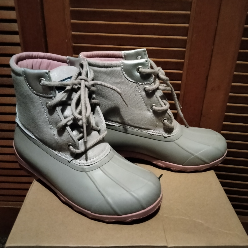 A pair of Sperry  snow boots